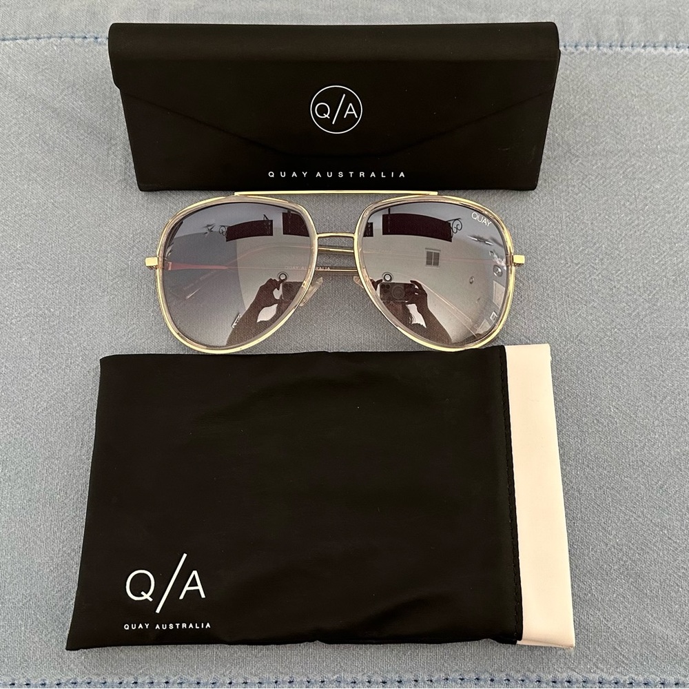 QUAY Australia Needing Fame Brow Bar Aviator Sunglasses